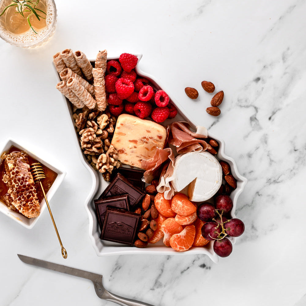 Georgia State Plate appetizer dish. Georgia Charcuterie board. Georgia cheese board. Georgia appetizer dish. GA State plate is safe for food, cooking, and the oven. GA pie plate. GA dessert dish. Georgia dessert bakeware. Georgia kitchen dish. Georgia gift. 