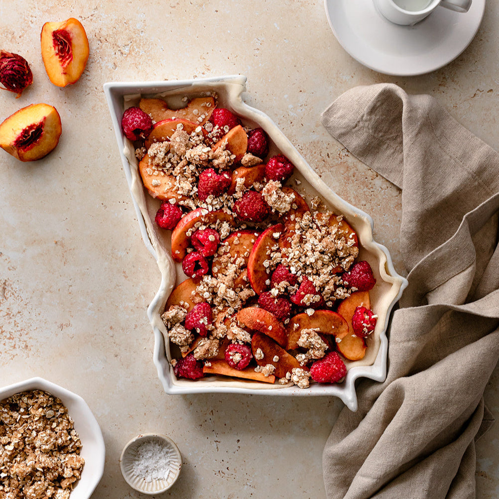 Georgia State Plate with peach pie. GA State plate is safe for food, cooking, and the oven. GA pie plate. GA dessert dish. Georgia dessert bakeware. Georgia kitchen dish. Georgia gift. 