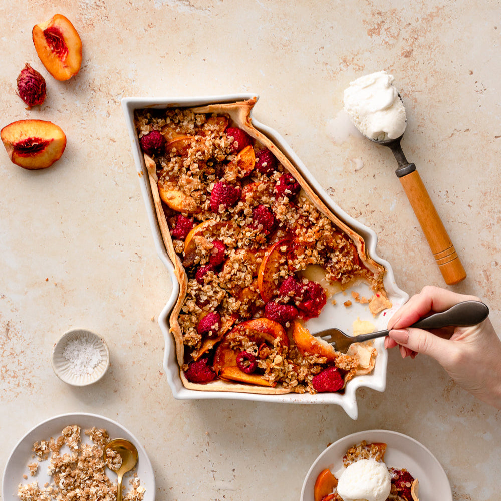 Georgia State Plate with peach pie. GA State plate is safe for food, cooking, and the oven. GA pie plate. GA dessert dish. Georgia dessert bakeware. Georgia kitchen dish. Georgia gift. 