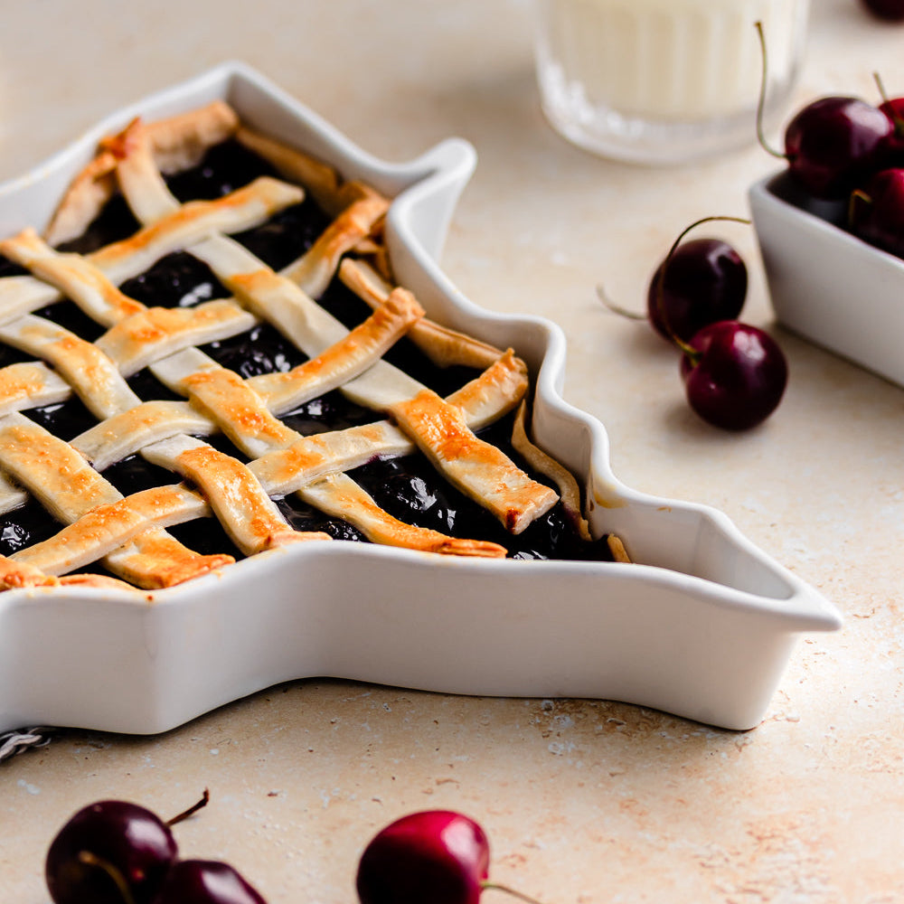 Minnesota State Plate cherry pie, shown up close, unique silhouette. Minnesota State Plate for baking, cooking, food. Minnesota pie plate. Minnesota pie dish. Minnesota baking dish. Minnesota dessert dish. Minnesota recipe. Minnesota cooking gift. MN baking gift. MN pie plate.
