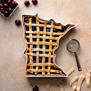 Minnesota State Plate cherry pie. Minnesota State Plate for baking, cooking, food. Minnesota pie plate. Minnesota pie dish. Minnesota baking dish. Minnesota dessert dish. Minnesota recipe. Minnesota cooking gift. MN baking gift. MN pie plate.