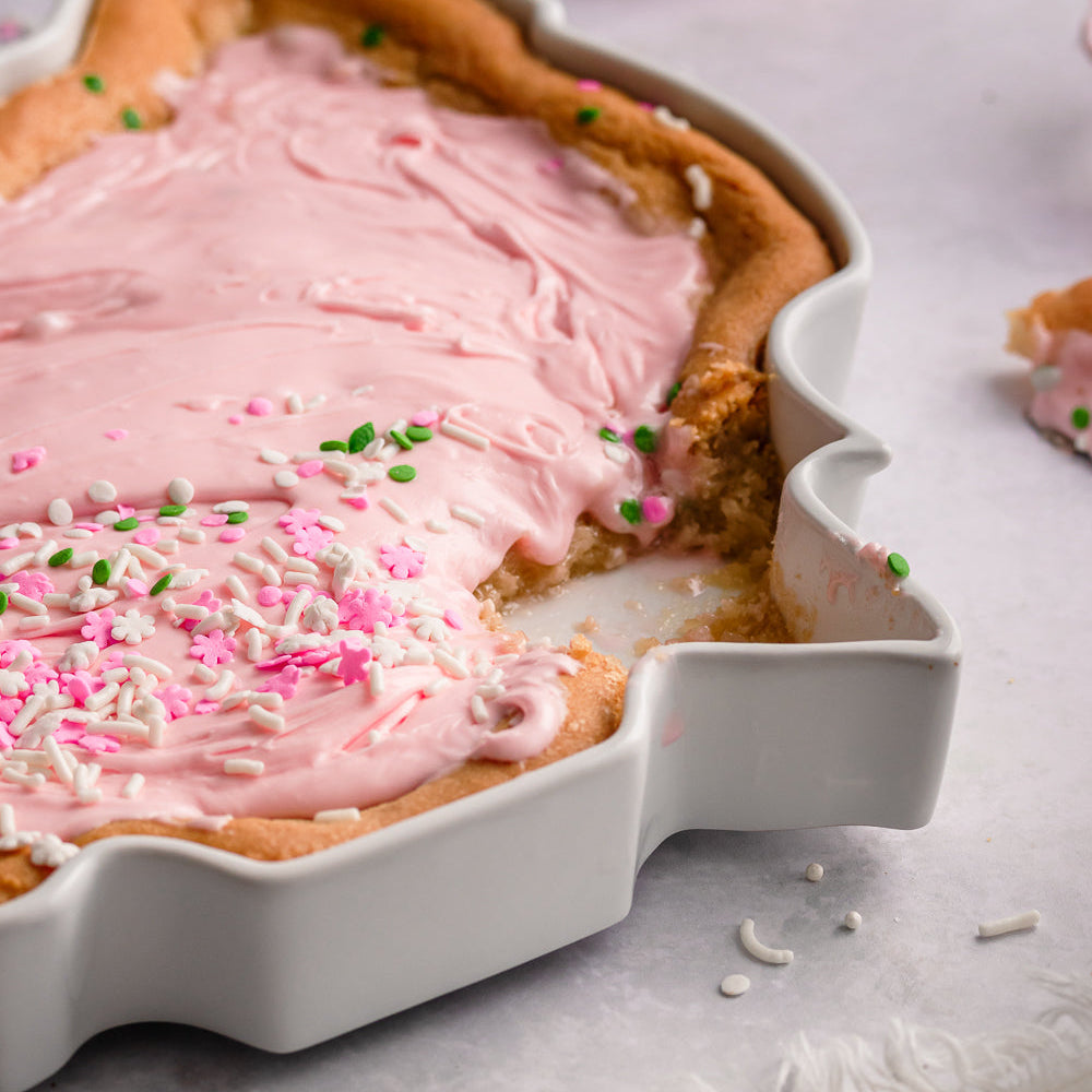 Close up of Ohio State Plate, unique ceramics silhouette.Glossy white Ohio State Plate baked with a cake pink frosting. Ceramic baking dish. Ohio porcelain baking dish. Ohio serving tray. Ohio appetizer tray. OH bakeware. OH dish. OH pie plate. OH cake dish. Ohio kitchen gift. Ohio cooking gift. OH gift. 