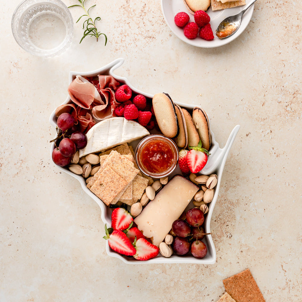 Wisconsin state plate charcuterie board. Wisconsin state plate cheese board. WI charcuterie board. WI meat and cheese board. WI meat and cheese tray. WI meat and cheese plate. WI appetizer tray. WI kitchen gift. WI baking gift. WI cooking gift.